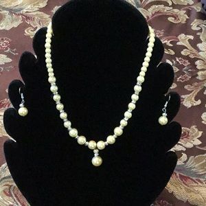 Faux pearl necklace & earrings